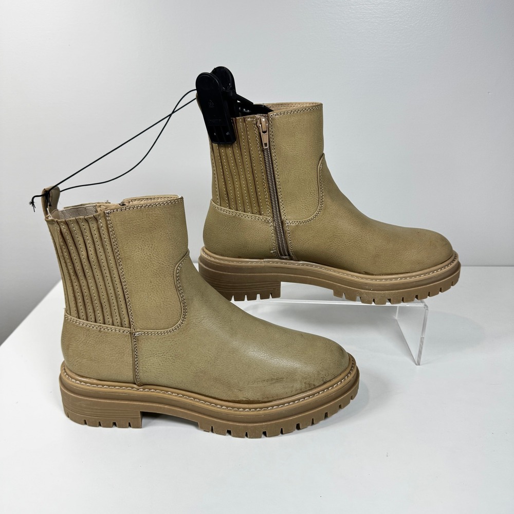Time and Tru Lug Chelsea Boots Beige Khaki Tan Chunky Gorpcore Platforms NWT 9